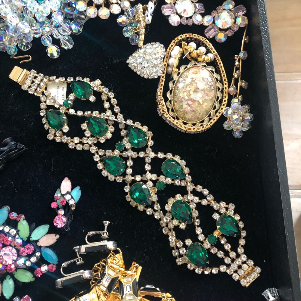 SALE Gorgeous Emerald-Colored Vintage Bracelet